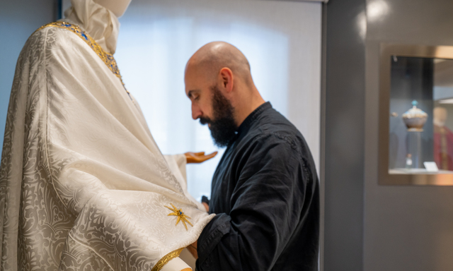 Filippo Sorcinelli kleidete schon zwei Päpste ein. Auf Instagram zeigt er sich von seiner weltlichen Seite. 