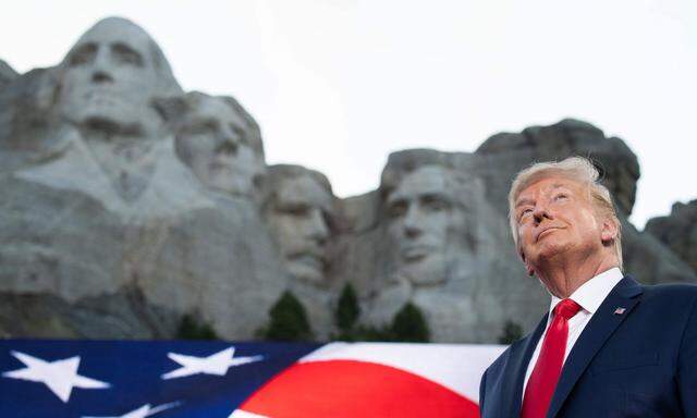 Trump inszeniert sich am Mount Rushmore