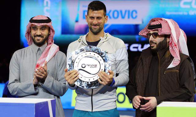 Bislang fanden Showmatches in Saudiarabien wie hier mit Novak Djoković im Dezember 2023 in der Nebensaison statt.