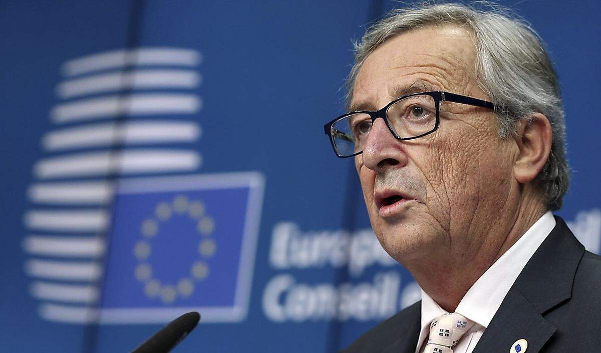 EU-Kommissionspräsident Jean-Claude Juncker bezeichnet den Angriff auf die Redaktion als Barbarei, die alle Menschen und Europäer treffe. Er sichert Frankreich die Solidarität der EU-Kommission zu.