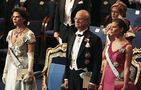 Der nächste Schritt ist dann die schwedische Regentschaft. Denn auch wenn der 62-Jährige König Carl XVI. Gustaf noch fit wirkt, irgendwann wird seine Tochter den Thron besteigen. Dann wird Victoria die erste weibliche Regentin in Schweden seit fast dreihundert Jahren sein - und das Paar noch mehr im Fokus der Öffentlichkeit stehen.