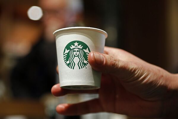 Branche: Gastronomie  Noch vor wenigen Jahren steckte die Kaffeehauskette in der Krise und musste Filialen schließen. Inzwischen ist Starbucks wieder auf Erfolgskurs. 