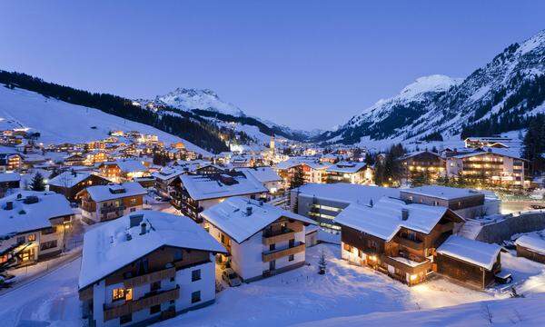 Preis: 6241 Euro Das Skigebiet Lech liegt mit den Orten Lech, Oberlech und Zürs liegt auf der Vorarlberger Seite des Arlbergs. Der Arlberg insgesamt umfasst mehr als 350 km präparierte Skipisten sowie 200 km ausgewiesene Tourenabfahrten.