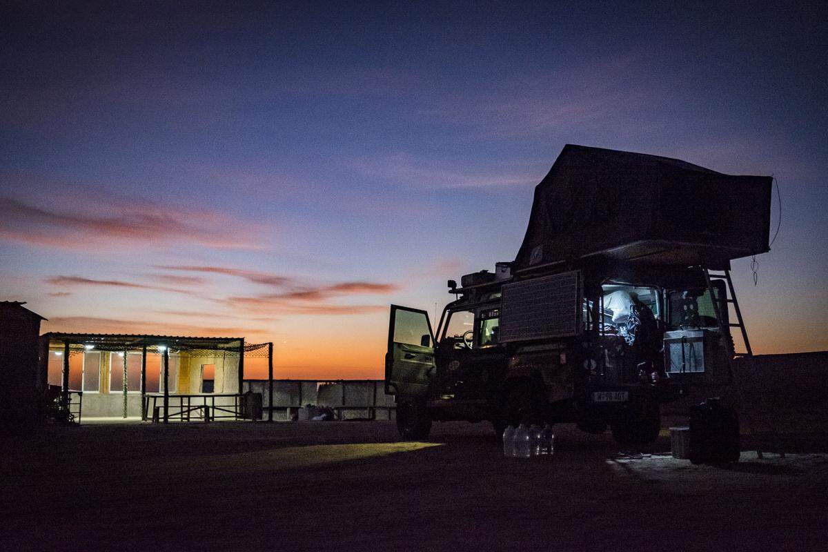 Off-road: Übernachtet wird im Dachzelt, weiter draußen vor den Ansiedlungen, im Outback, beim Strand oder nahe einer Lodge.