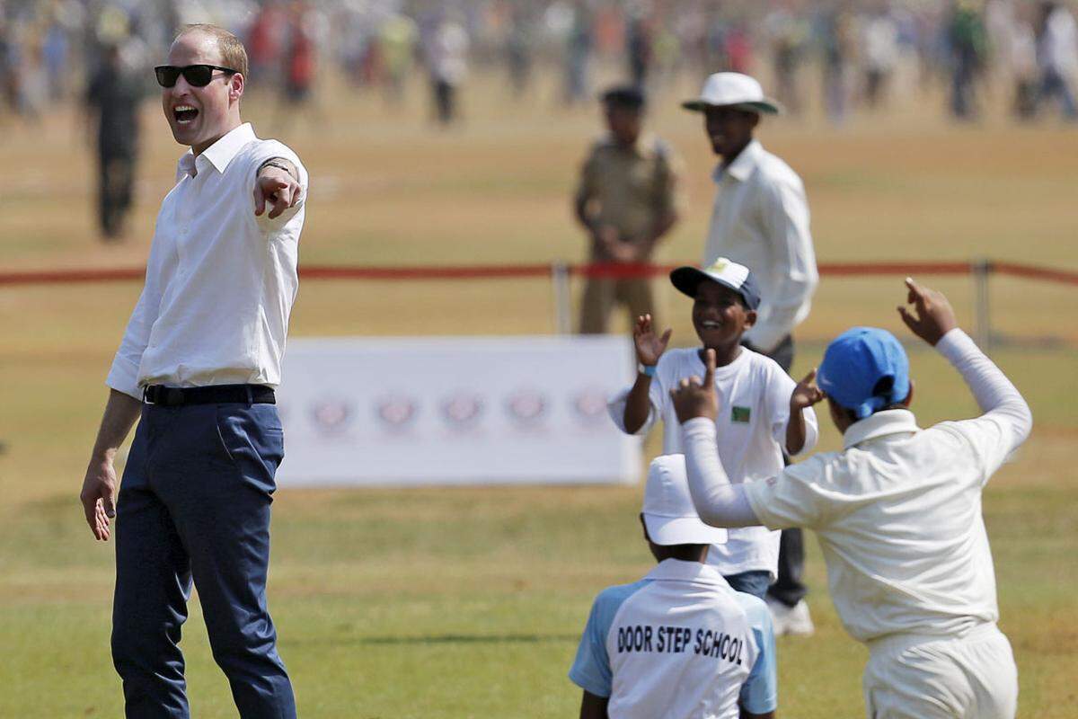 Im Oval Maidan, einem großen Park im Herzen der Stadt, ging es dann um Cricket. Der Sport ist in England und Indien gleichermaßen populär.