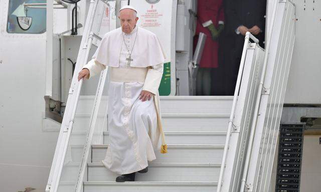 Ankunft von Papst Franziskus am Montag 31 10 2016 am Flughafen in Malmoe Schweden zu den Feiern