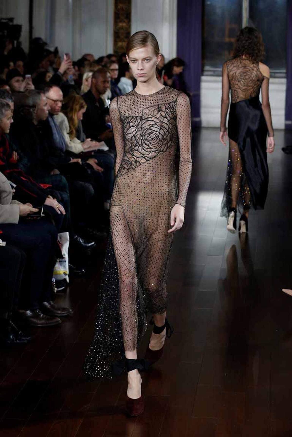 Jason Wu zeigte sich mit seiner Kollektion von seiner eleganten Seite und spielte mit Transparenz.  