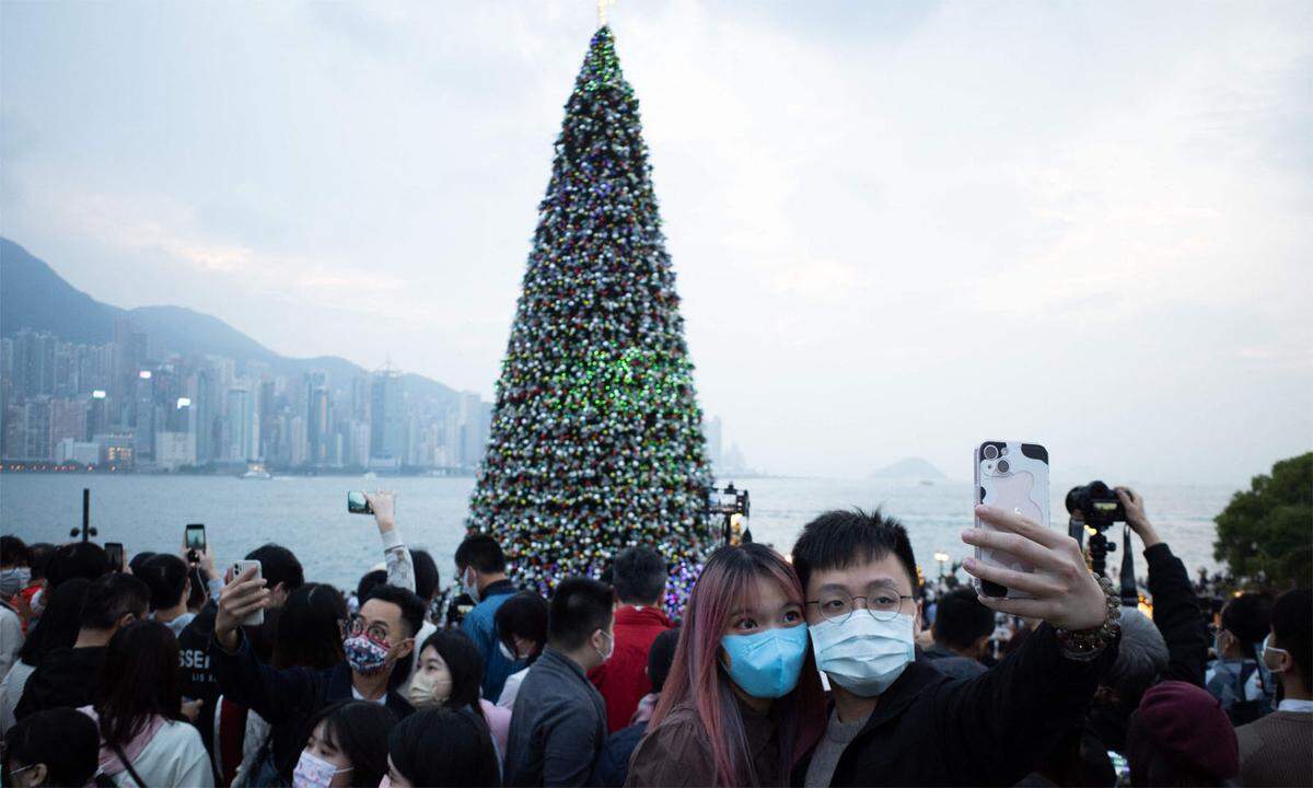 Ein riesiger Weihnachtsbaum in Hongkong - bald schon Geschichte?