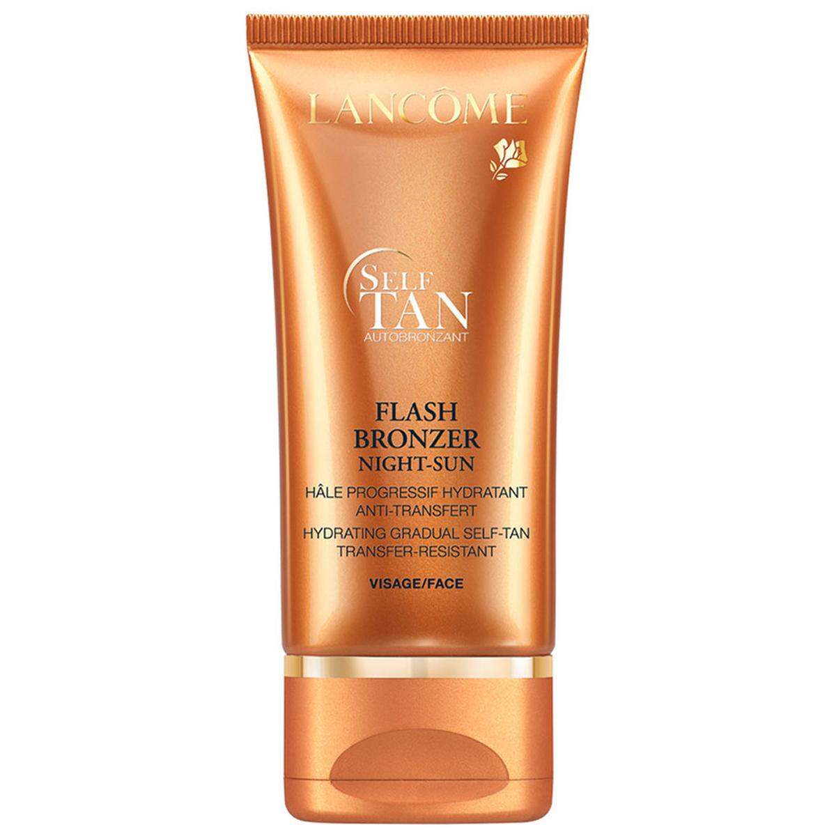 Wer nicht lange auf das Ergebnis warten möchte, sollte zum Flash Bronzer von Lancôme  greifen. Das getönte Gel sorgt von Anfang an für das gewünschte Bräunungsergebnis, 31,95 Euro.