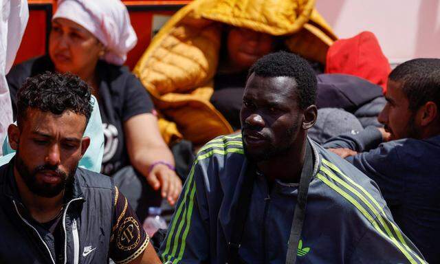 Bootsmigranten, die am 30 Mai von der spanischen Küstenwache vor Gran Canaria aufgelesen wurden.