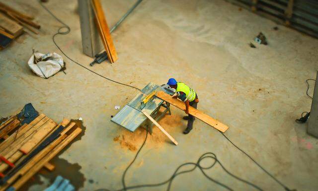 Schäden und Verletzungsgefahren gehören bei einer Baustelle zu den versicherbaren Risken.