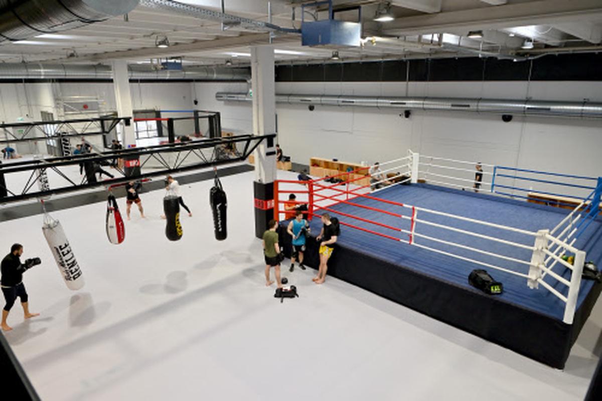 Seit Dezember im Liesinger Kampfsport-Gym Hiro: Platz für Boxen, Thaiboxen, Ringen und, wer dafür gerüstet ist, MMA im eigenen Käfig.