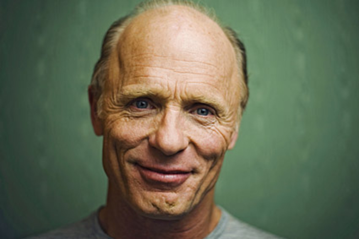 Er ist einer der führenden amerikanischen Charakterdarsteller, ragt aber auch immer wieder als Nebendarsteller hervor: Ed Harris. In "Jacknife" spielt er den alkoholsüchtigen Lastwagenfahrer David Flannigan, in der "Truman Show" den Produzenten Christof, in "Apollo 13" leitet er die Missionskontrolle. Hauptrollen übernahm Harris u.a. in "China Moon", "Pollock" und "Appaloosa".