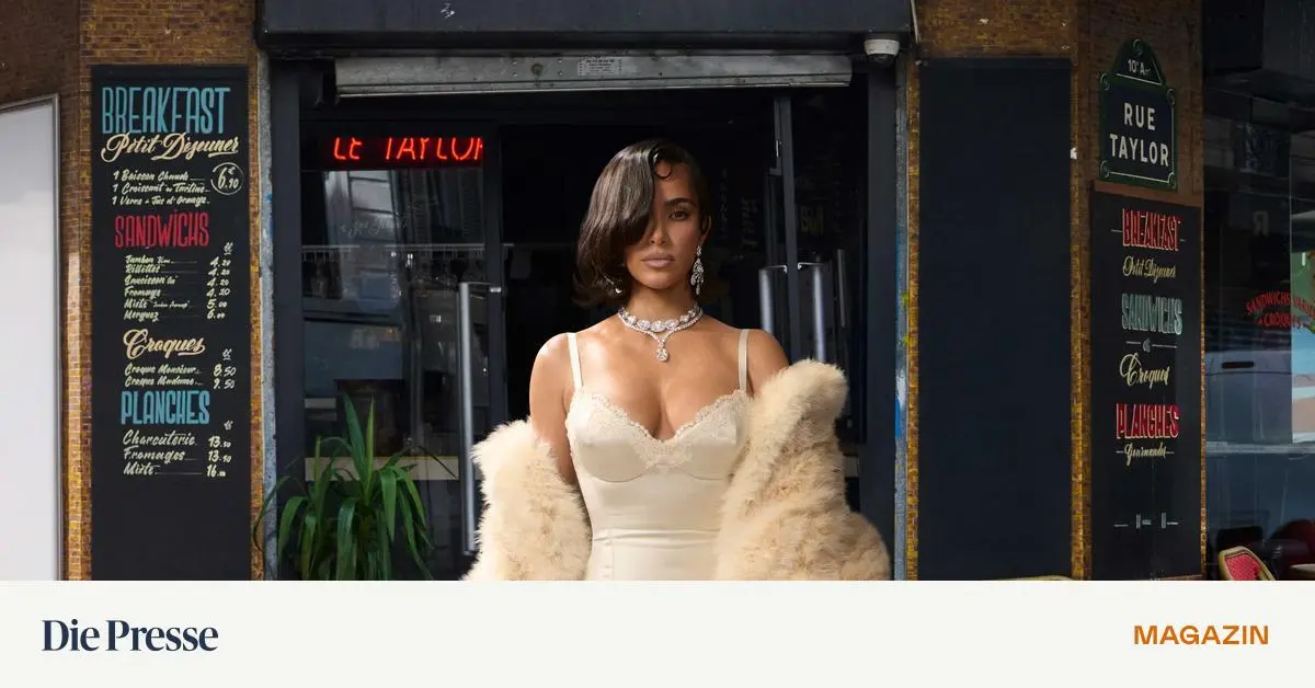 Kardashian-Huppert-Sunnyi-Melles-drehen-mit-Demna-eine-Schlussrunde-bei-Balenciaga-premium-