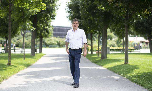 „Ich weiß nicht, ob ich Minister sein will“: Werner Kogler im Volksgarten.