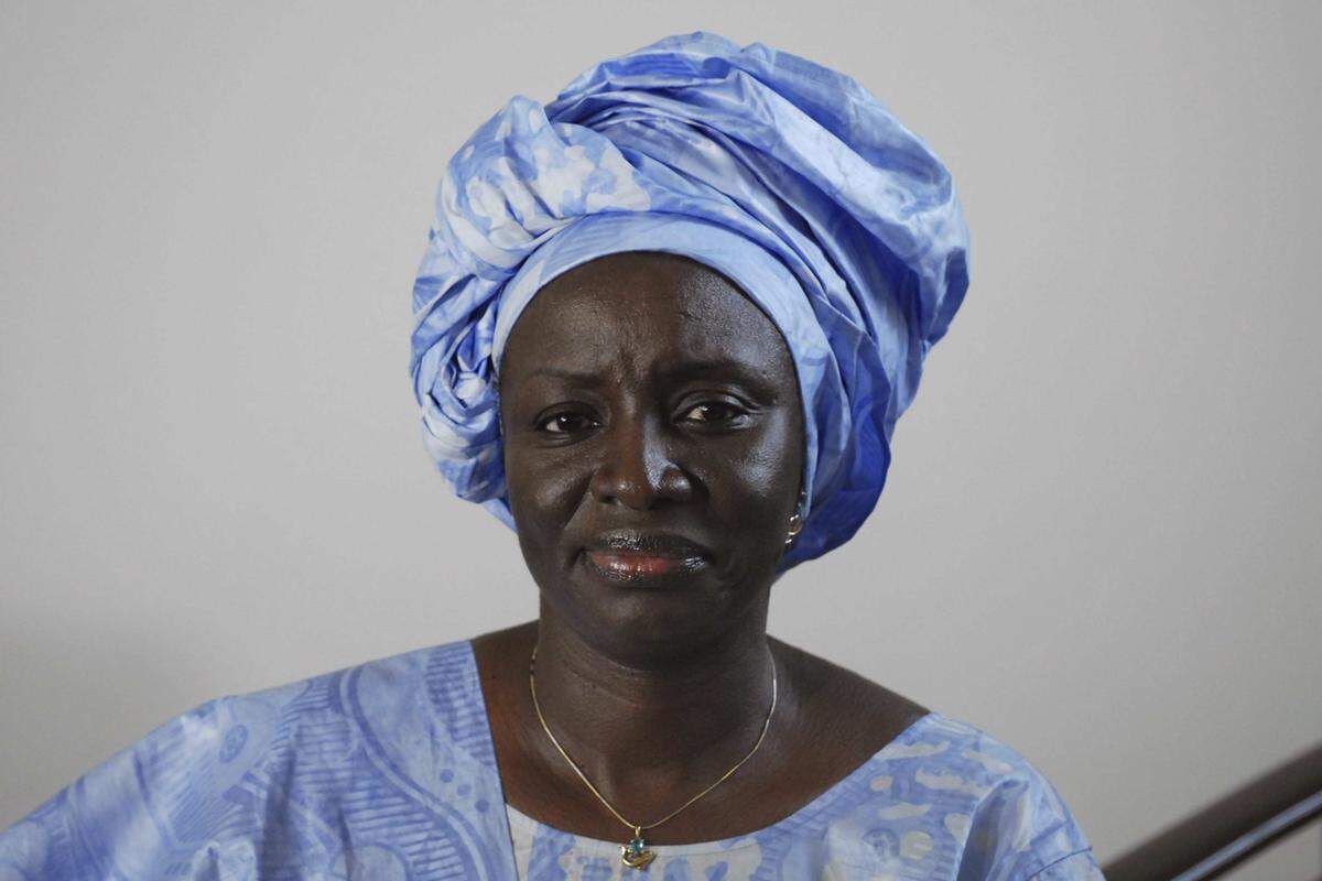 Neu an der Macht ist Aminata Touré im Senegal. Seit 1995 arbeitete Touré im Bevölkerungsfonds der Vereinten Nationen (UNFPA), seit 2003 auch als Direktorin. 2010 wechselte sie in die Politik. Am 1. September 2013 enthob Präsident Macky Sall alle Minister des Landes ihres Amtes und ernannte Touré zur Premierministerin.
