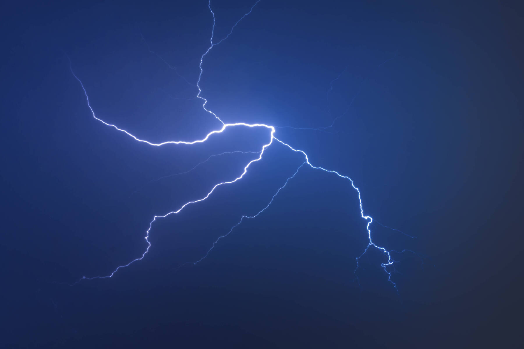 Vom Gewitter überrascht: Wie man am Berg der Lebensgefahr entgeht [premium]