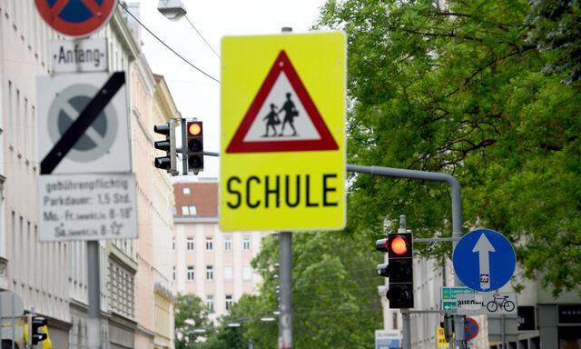 Temporäre Fahrverbote, die in der Früh vor Schulen gelten, werden in Wien ausgeweitet. 
