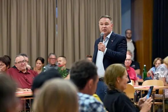 Nicht morgen, aber spätestens vor der nächsten Nationalratswahl werde Andreas Babler nicht mehr SPÖ-Chef sein – das sei inzwischen „common sense“, heißt es in mächtigen Büros der SPÖ.