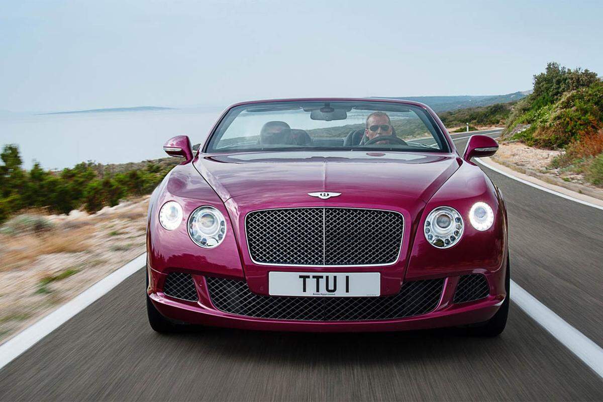 Flotten Wind bringt der offene Continental GT Speed in die Hallen der Autoshow. Bentley zufolge ist der GT Speed Convertible das schnellste viersitzige Coupé.