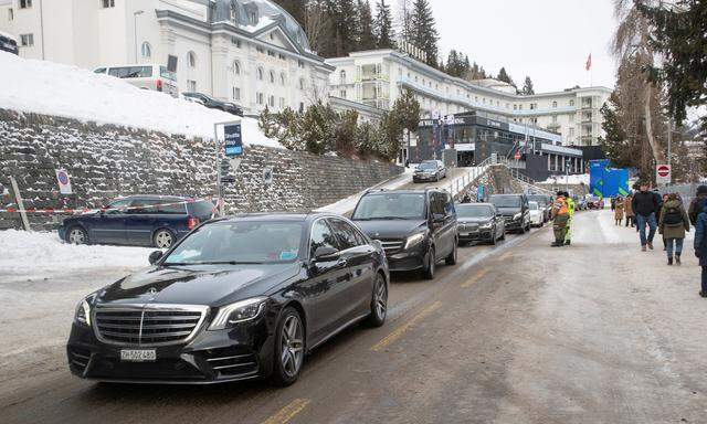 Limousinen erreichen Davos vom Flughafen Zürich etwa in zwei Stunden.