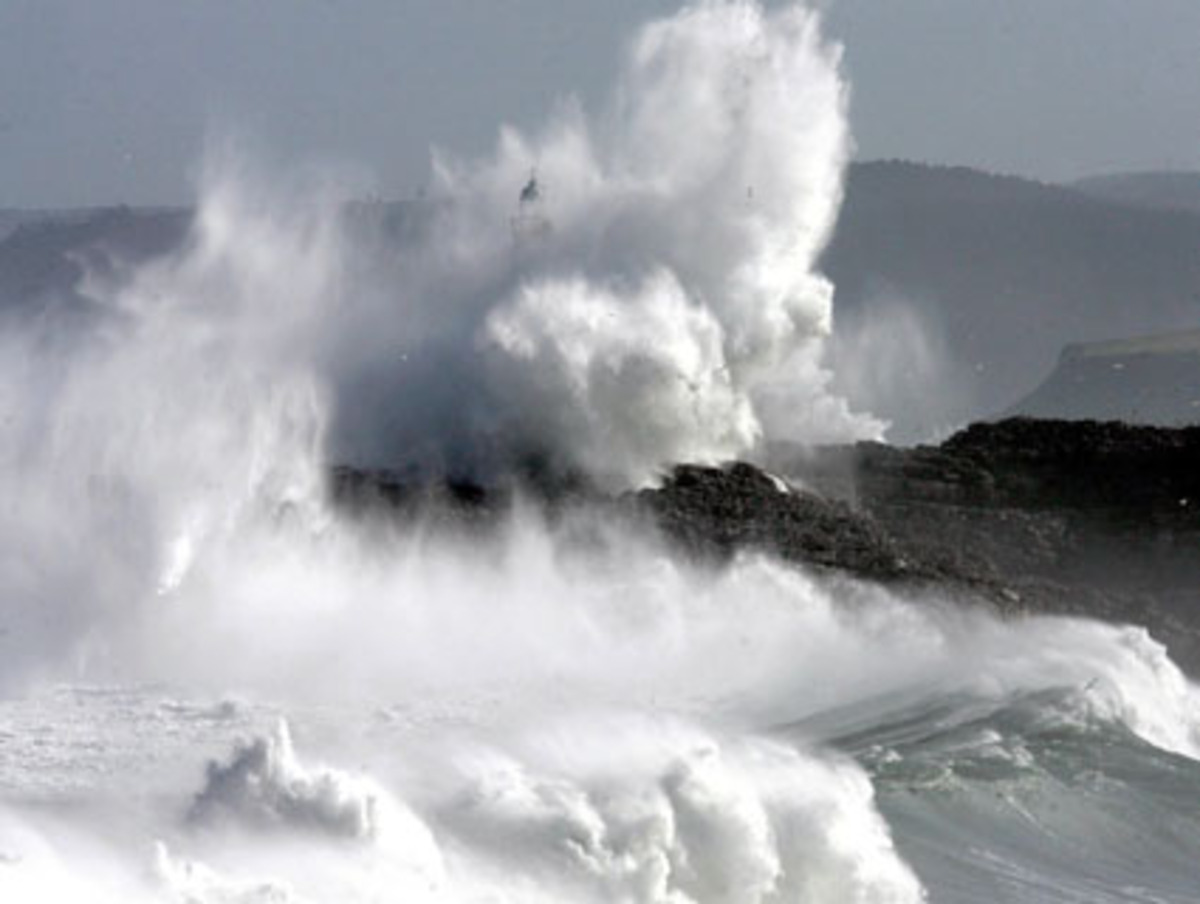 Dieses Frühjahr warnte Ackermann vor einem neuen "Tsunami" an den Finanzmärkten. Einige Wochen später bat er den Staat um Hilfe - der Markt allein könne sich nicht mehr heilen, so der Bankchef.  Wo ist in Zukunft mit den größten Risiken zu rechnen?  Im Wesentlichen sind das vier Bereiche: Verbraucher, Konjunktur, Börse und Unternehmenskredite.
