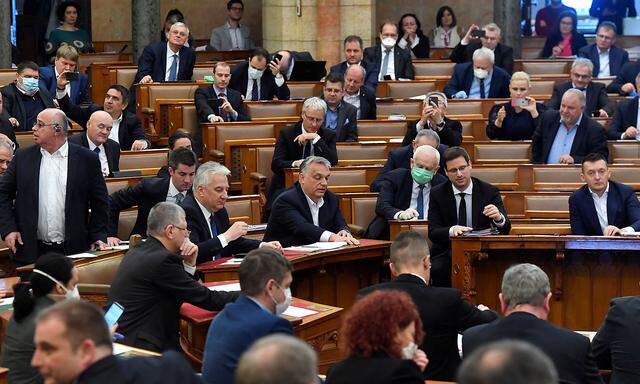 Viktor Orbán brachte sein Notstandsgesetz durch das ungarische Parlament.