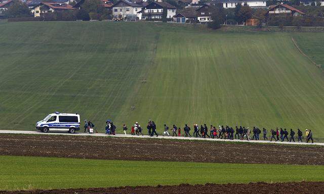 Szene aus dem "Völkerwanderungsjahr" 2015 nahe der deutsch-österreichischen Grenze bei Passau
