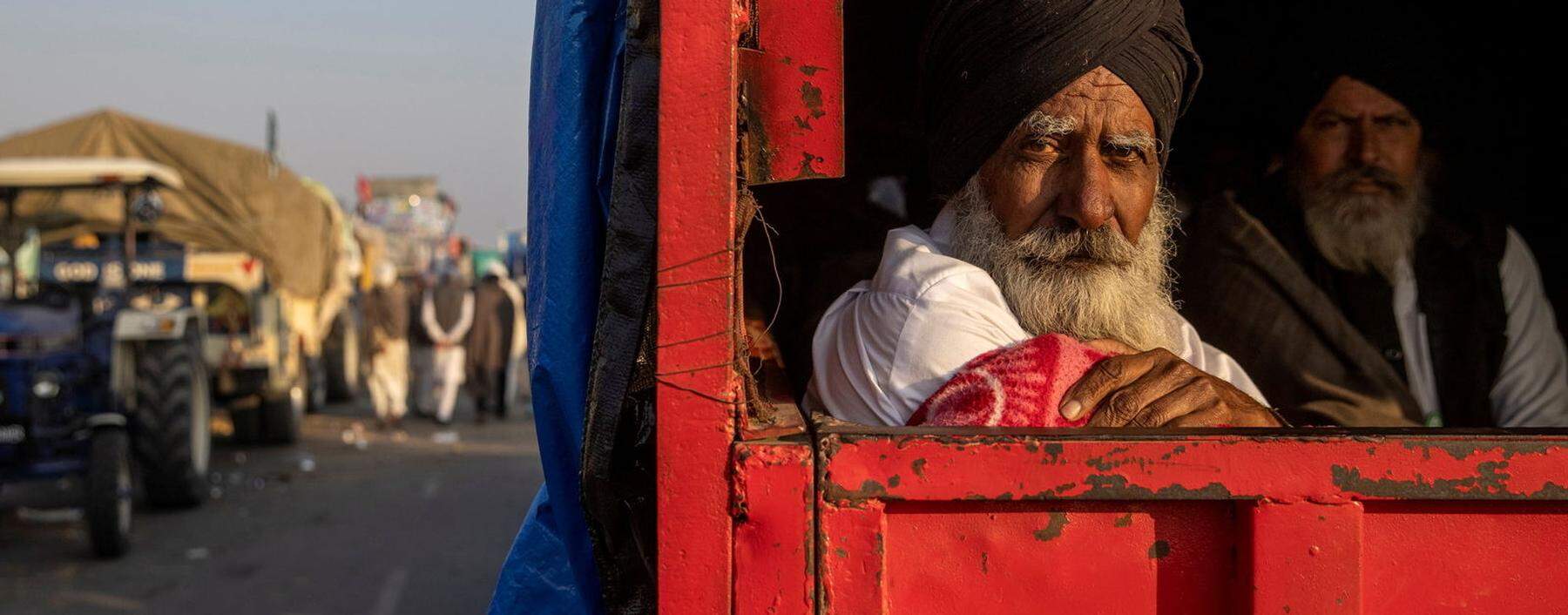 Zehntausende Bauern aus vielen Teilen Indiens haben vor den Toren Neu-Delhis Protestcamps errichtet.