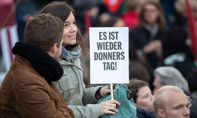 DONNERSTAGS-DEMONSTRATION GEGEN DIE BUNDESREGIERUNG