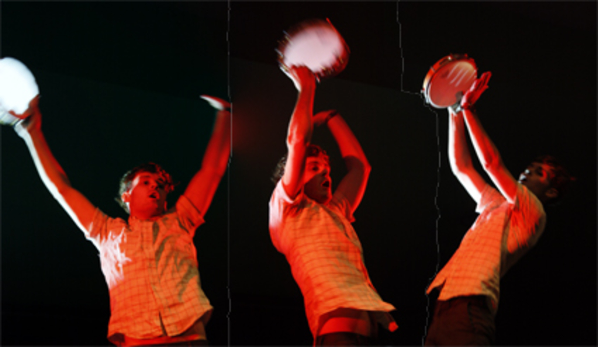 In der Halle spielten The Drums, die als „"new big thing"“ der Indieszene gehypten US-Amerikaner. „"Hello Austria, we’re from New York City"“, lässt die Band die Zuschauer gleich wissen.