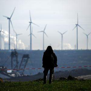 Die G7 wollen sich bis 2035 vom fossilen Brennstoff verabschieden.  Im Bild: Proteste beim deutschen Tagebau Garzweiler.