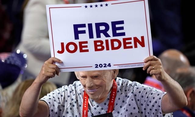 „Feuert Joe Biden“, sagen auch Anhänger der Republikaner.