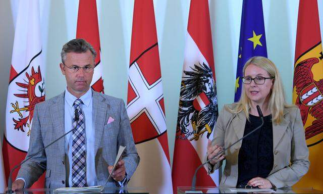 Infrastrukturminister Norbert Hofer (FPÖ) und Wirtschaftsministerin Margarete Schramböck (ÖVP)
