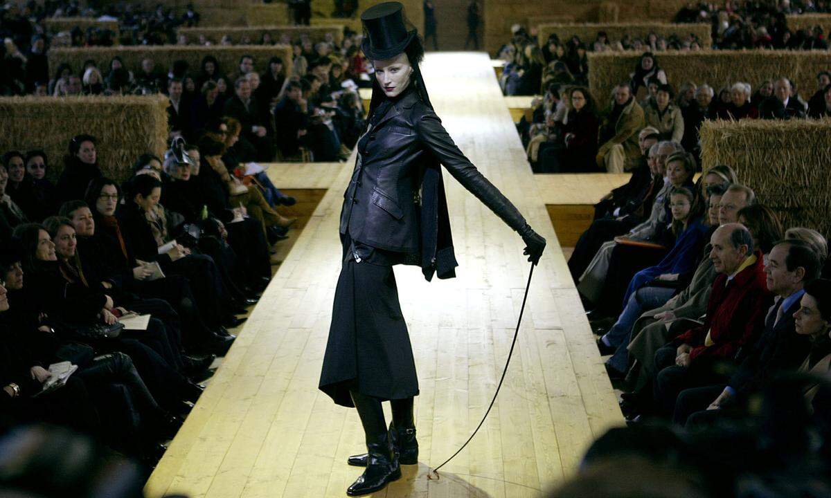 Für das berühmte Modehaus entwarf er neben seiner eigenen Kollektion von 2004 bis 2011 die Pret-a-porter-Damenlinie. Hier im Bild: Herbst/Winter-Kollektion für Hermes 04/05.