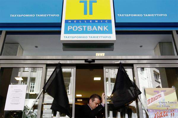 Bis Ende dieses Jahres wil sich Griechenland ganz von der Hellenic Postbank trennen. Derzeit hält der Staat noch 34 Prozent.  Der Marktwert beträgt 800 Millionen Euro.