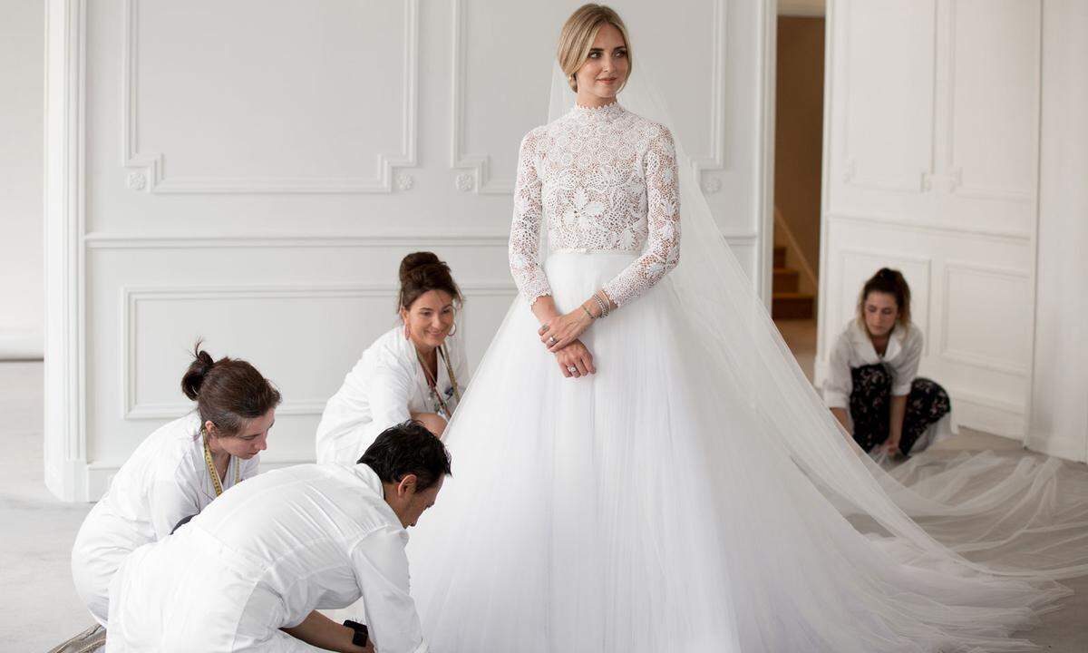 Was trägt eine der erfolgreichsten Modebloggerinnen weltweit zur Hochzeit? Die Antwort: Dior. Und zwar Haute Couture.