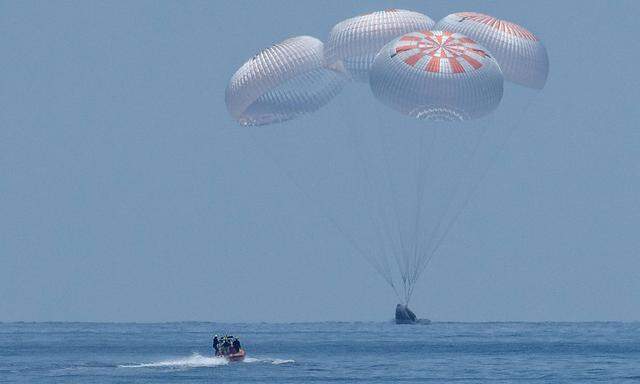 The SpaceX Crew Dragon Endeavour spacecraft is seen as it lands with NASA astronauts Robert Behnken and Douglas Hurley