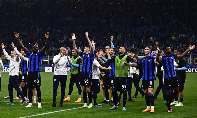 FC Internazionale v AC Milan - UEFA Champions League Players of FC Internazionale celebrate the victory at the end of th