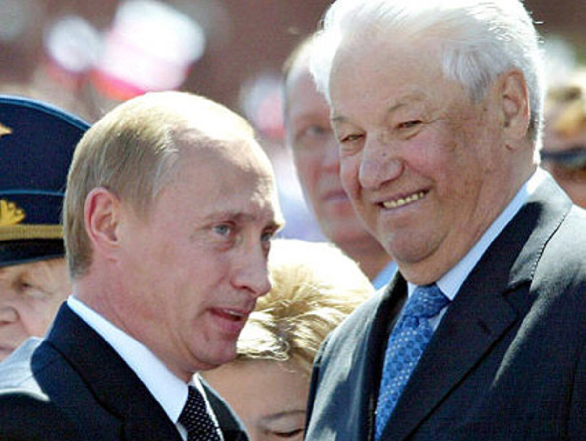 Als der damalige russische Präsident Boris Jelzin 1999 einen wenig bekannten Mann namens Wladimir Putin zum Ministerpräsidenten machte, spotteten Moskauer Zeitungen, der Neue habe "den Charme eines getrockneten Haifisches". 