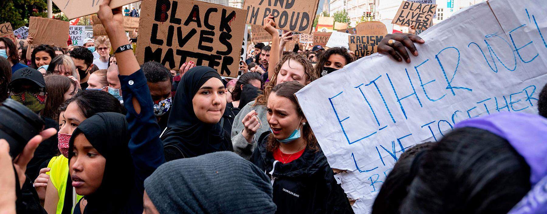 Rund 50.000 Menschen kamen am Donnerstag zur „Black Lives Matter“-Demo in der Wiener Innenstadt. Die Abstandsregel wurde zumeist ignoriert.