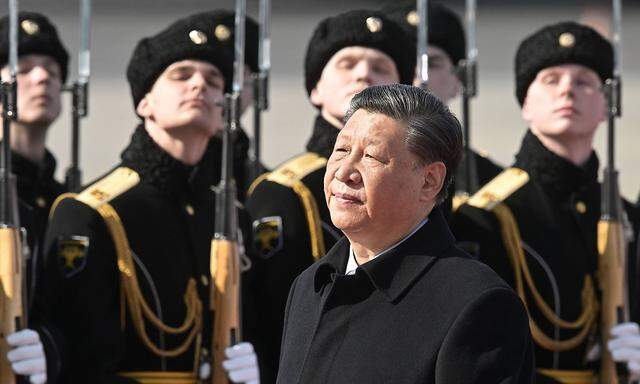Xi Jinping erhofft sich von dem Besuch neue Impulse für die Beziehungen zwischen beiden Ländern, ließ er bei seiner Ankunft in Moskau wissen. 