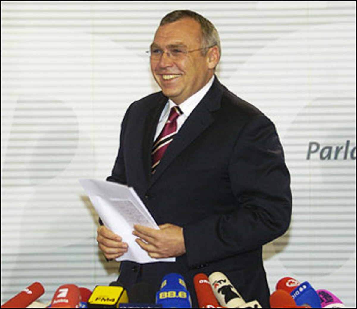 "Die ÖVP macht ihre subjektive Befindlichkeit zur Causa Prima der Republik. Das ist nicht verantwortungsvoll."SP-Chef Alfred Gusenbauer kritisiert den Abbruch der Koalitionsverhandlungen durch die ÖVP.