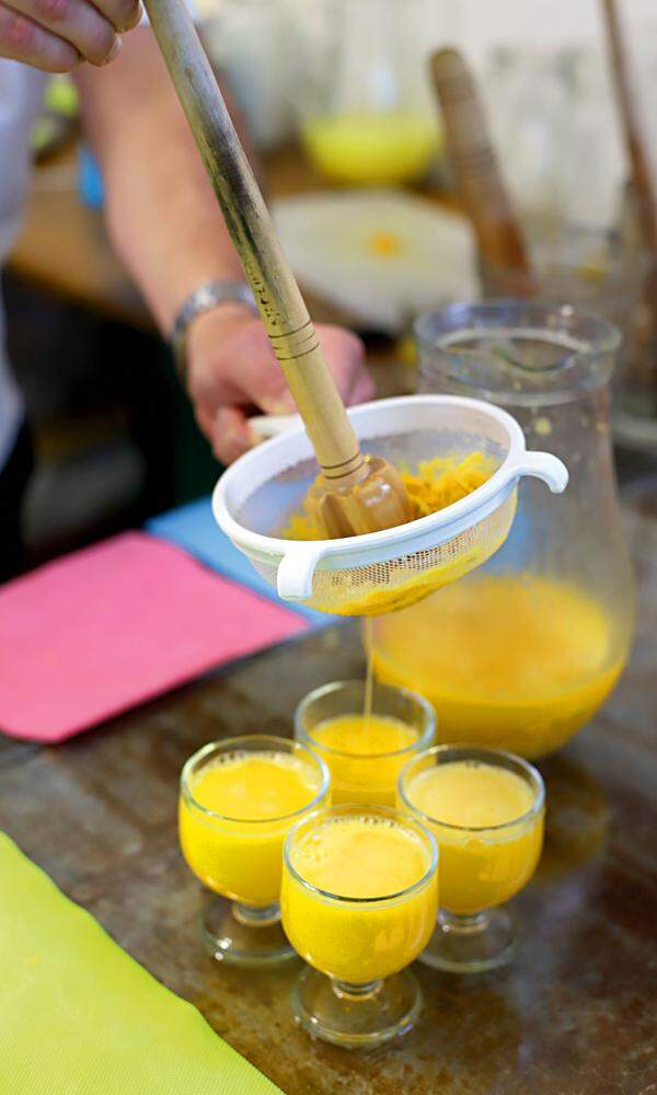 Madeira bereisen heißt Poncha trinken: Frucht, Honig und lokaler Zuckerrohrschnaps. Am liebsten aus Mandarine und Passionsfrucht. 