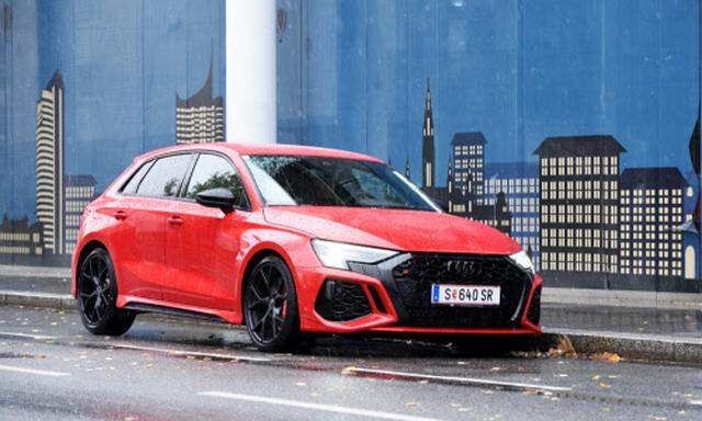 In ziemlicher Maximalvariante mit gruseligem Endpreis (gerade noch fünfstellig): Audi RS 3 Sportback. 