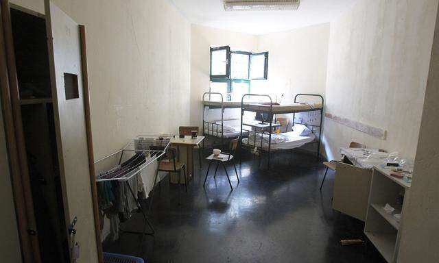 Gefangenenhaus Wien-Josefstadt, ein Haftraum im Jugendtrakt. Der Wunsch der Jugendrichter nach einem eigenen Gebäude für die jungen Häftlinge bleibt unerfüllt.