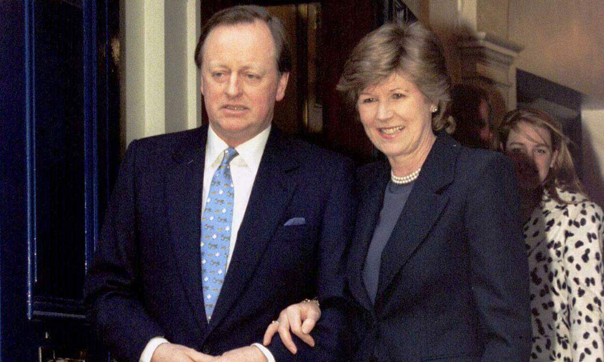 Andrew Parker-Bowles hier bei der Hochzeit mit seiner zweiten Frau Rosemary Pitman.