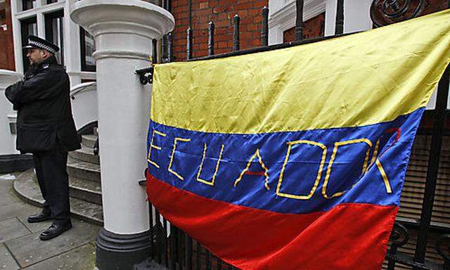 Assange will in der Botschaft Ecuadors bleiben