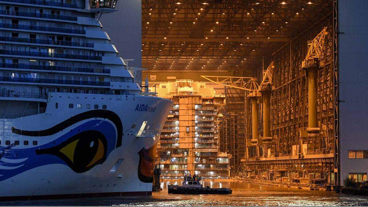 Mit dieser Innovation landet der Neuzugang der Aida-Flotte auch im diesjährigen NABU-Kreuzfahrt-Ranking auf Platz eins von 76 untersuchten Schiffen. Hinter dem Kürzel steht der Naturschutzbund Deutschland, der die Umweltvorteile beim Betrieb mit LNG allerdings nur mit Einschränkungen sieht.