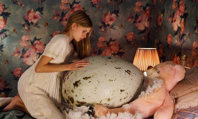 Da hat sich wer ein Ei gelegt: "Hatching" von Hanna Bergholm.